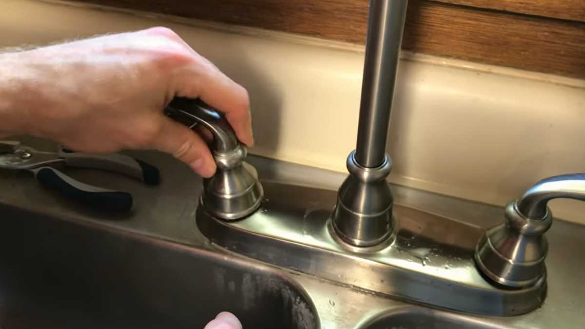 Kitchen Faucet Handle Leaking: Quick Fix Solutions!