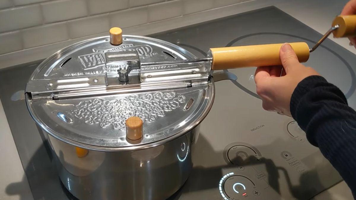 How to Clean a Whirley Pop: Easy & Sparkling Results! | EX Kitchen